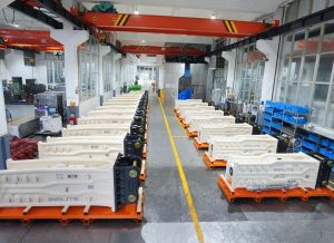 What are the operating environments of hydraulic breakers?