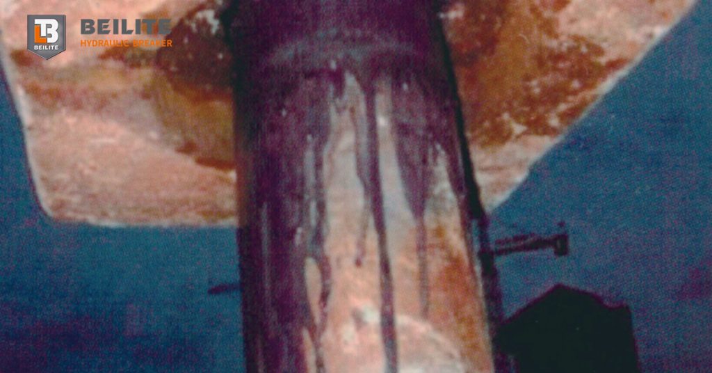What Causes Hydraulic Breakers Oil Leakage