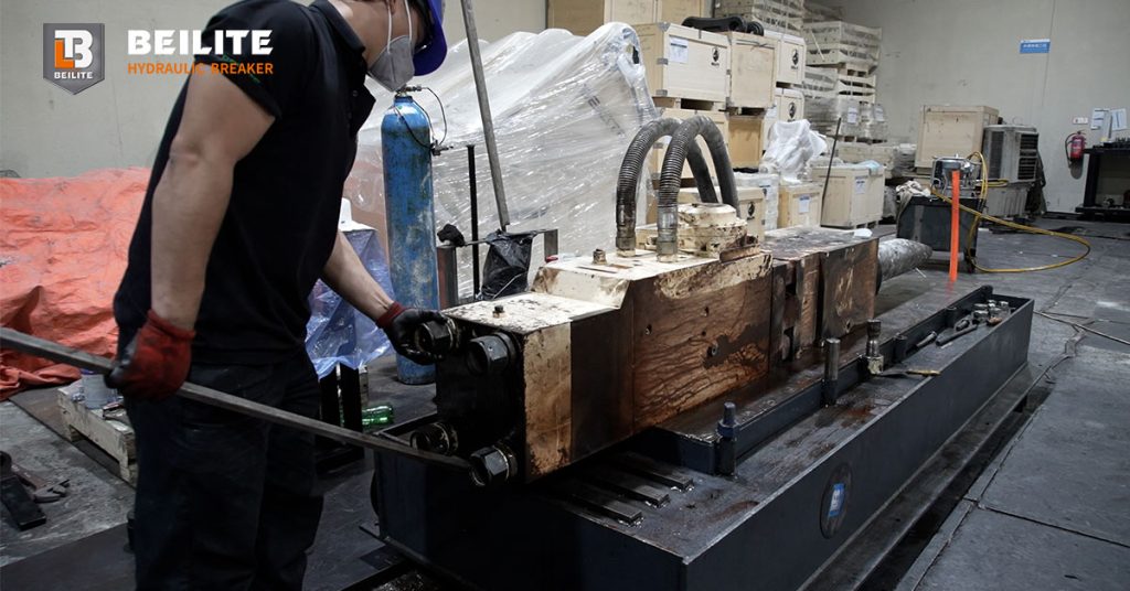 Why Is My Hydraulic Breaker Leaking Oil? Main Causes and How to Fix Hydraulic Hammer Oil Leakage